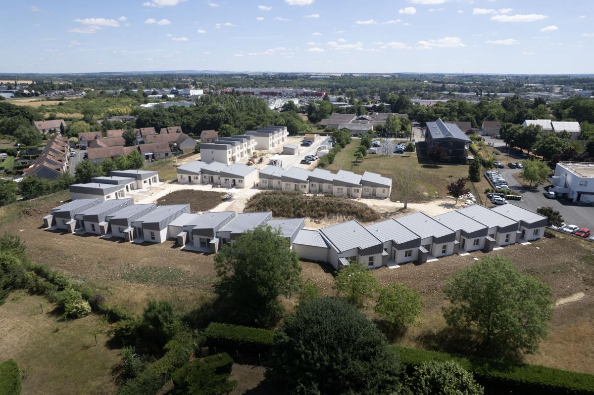 Vue d'ensemble du béguinage France Loire "Le Clos des Petits Bougnoux" - 23 maisons pour séniors autonome en Centre-Val de Loire, sur la commune de Saint-Doulchard (18 - Cher)